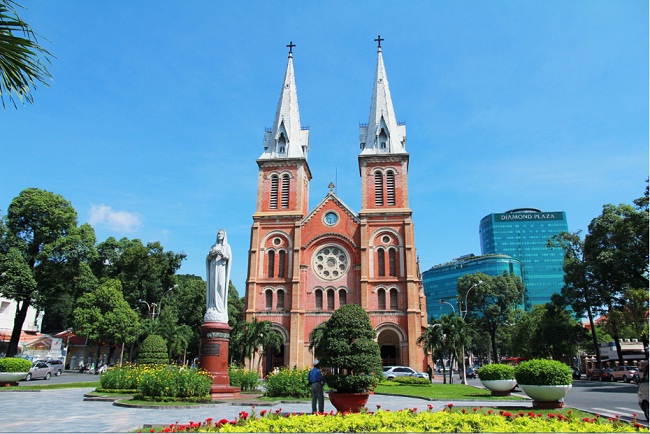 cathedrale-notre-dame-de-saigon-vietnam