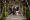 un-couple-prennant-la-photographie-de-mariage-a-sapa