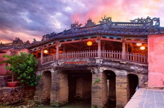 le-pont-japonais-hoi-an-vietnam